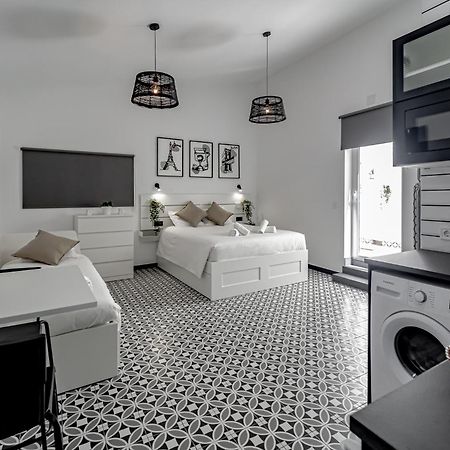 Apartamentos Pino Benidorm Oda fotoğraf