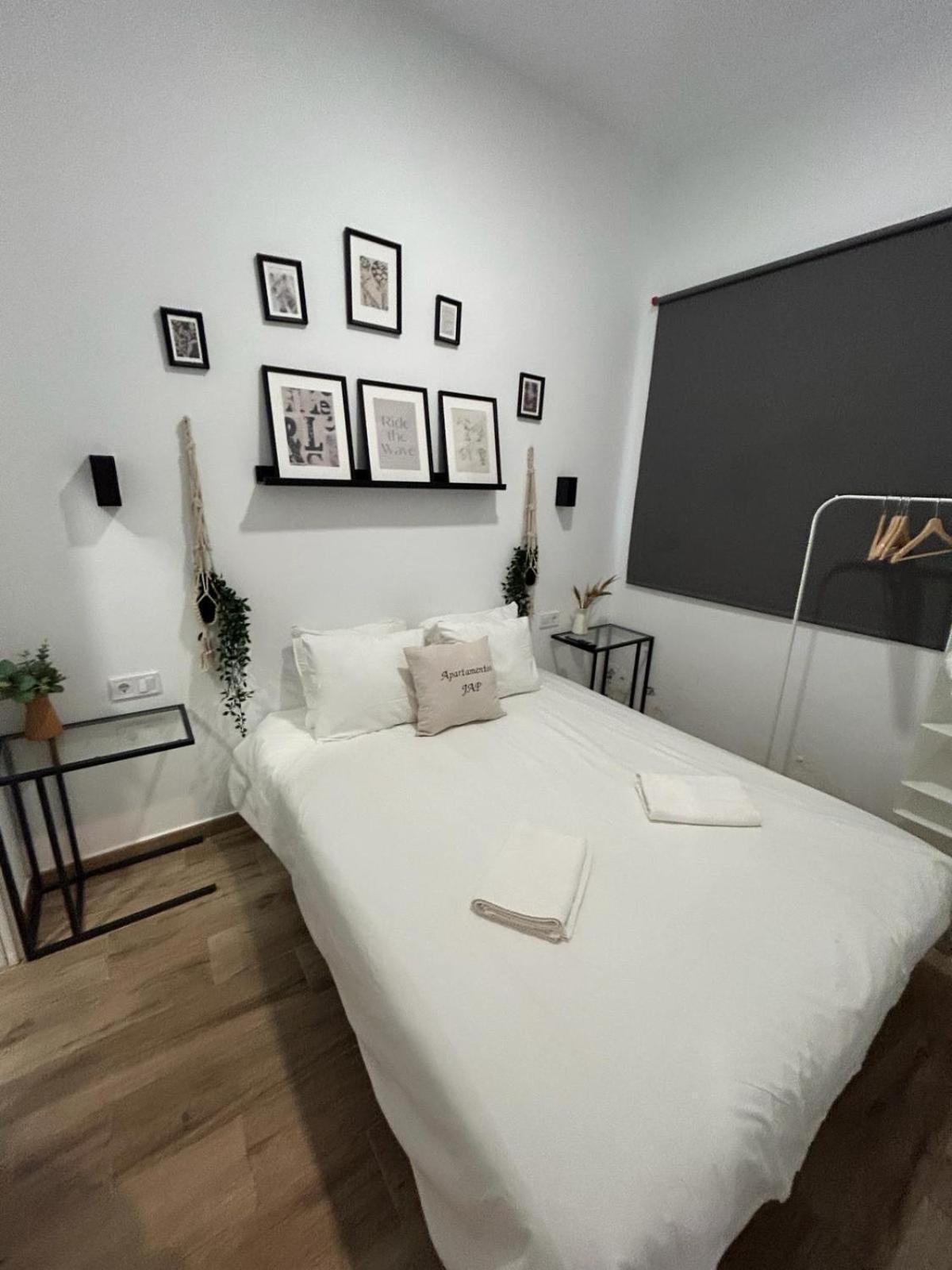 Apartamentos Pino Benidorm Oda fotoğraf